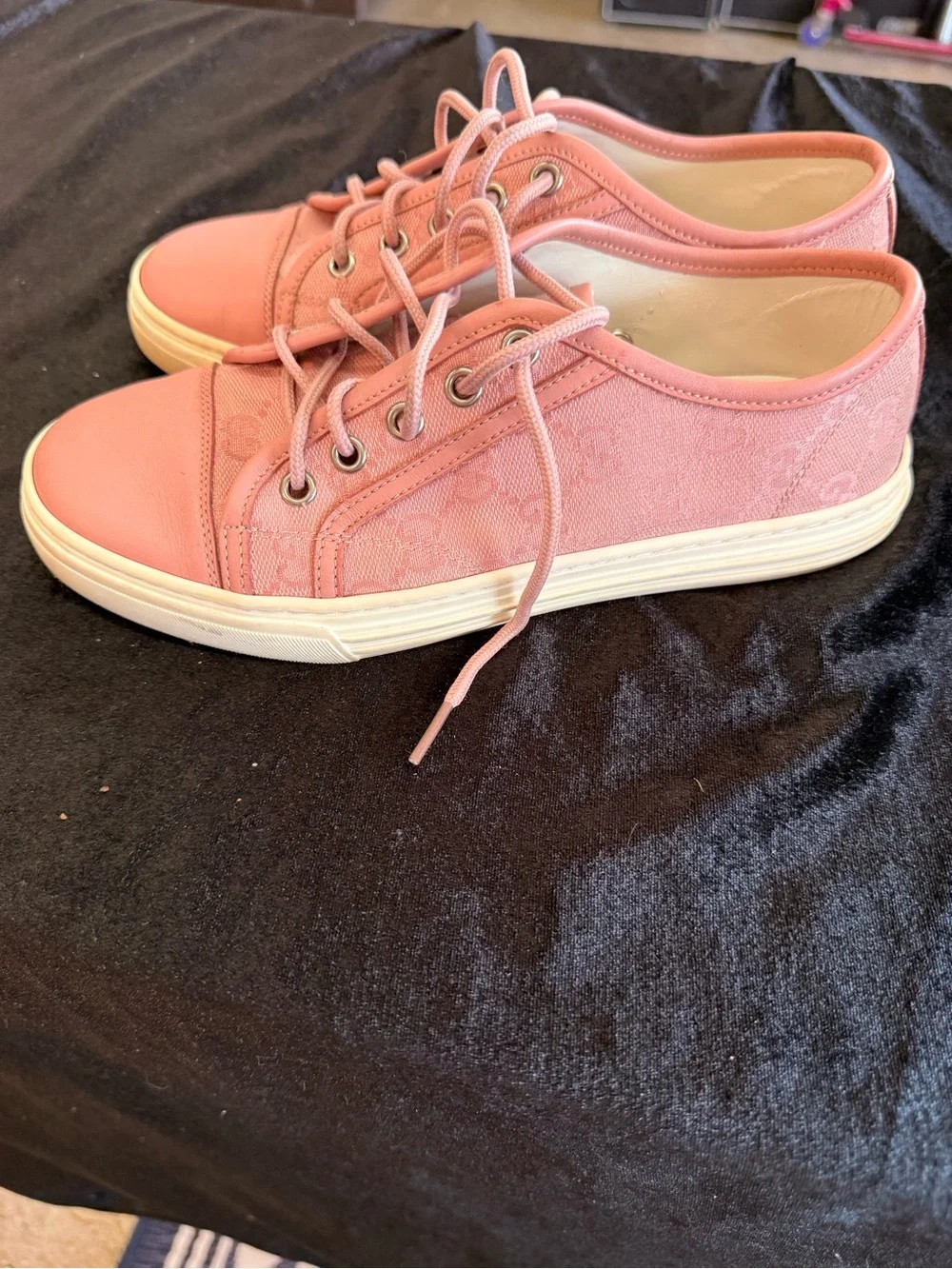 Gucci Pink Low-Top Lace-Up Sneakers